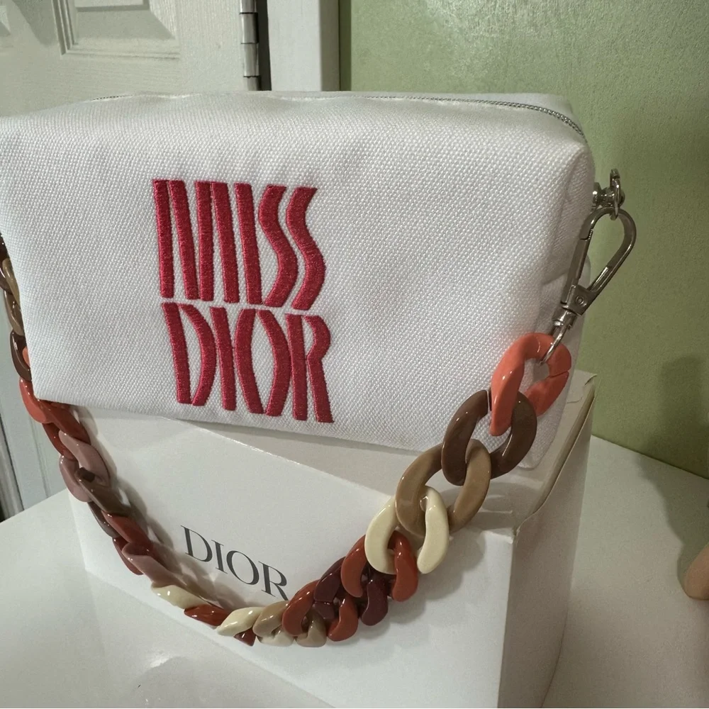 Miss Dior Cosmetic pouch with acrylic chain - Picture 2 of 7
